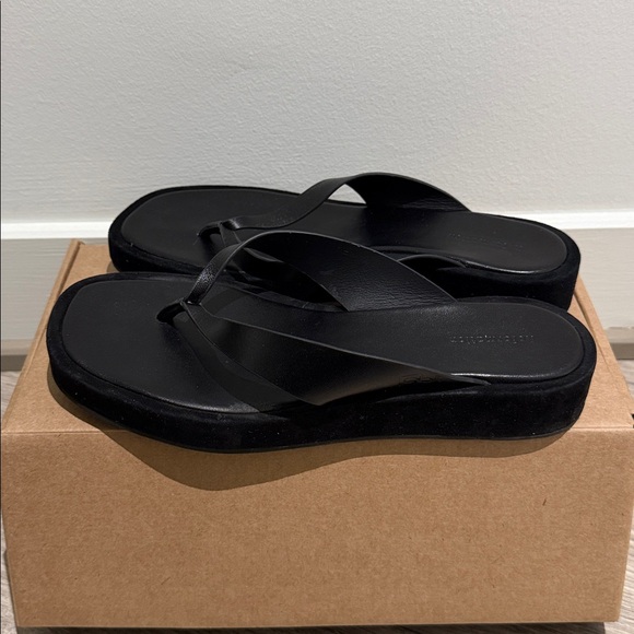 Reformation Eden Platform Thong - Picture 4 of 5